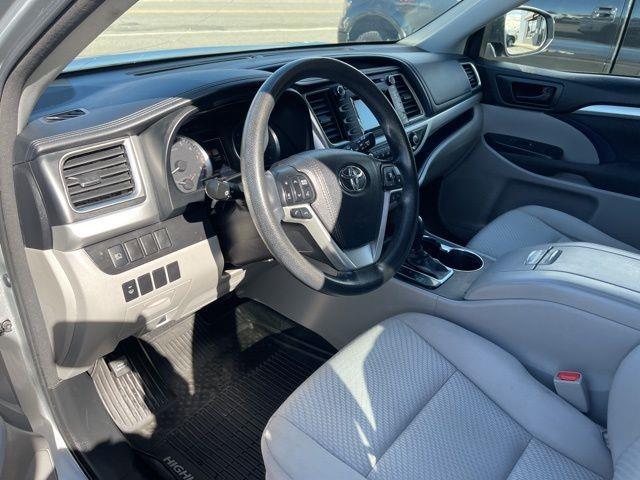 Toyota Highlander LE Plus AWD V6 2017