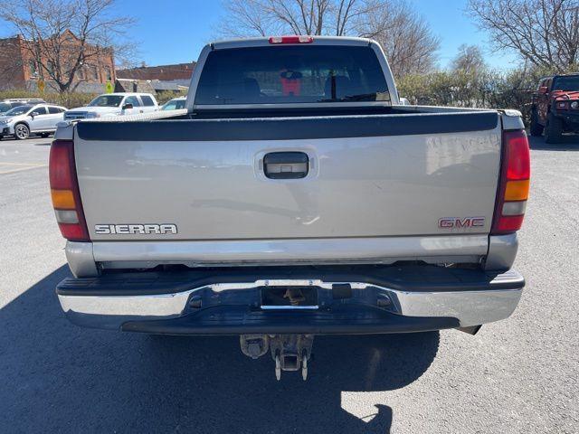 GMC Sierra 2500HD Ext. Cab Short Bed 4WD 2003