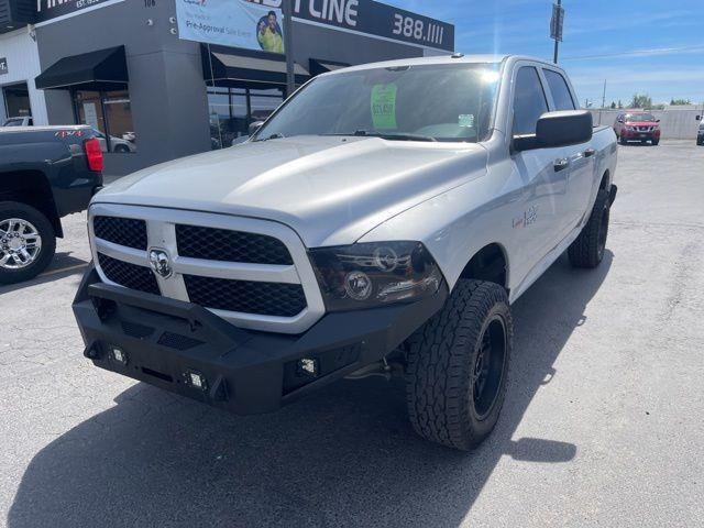 RAM 1500 Tradesman Crew Cab SWB 4WD 2017