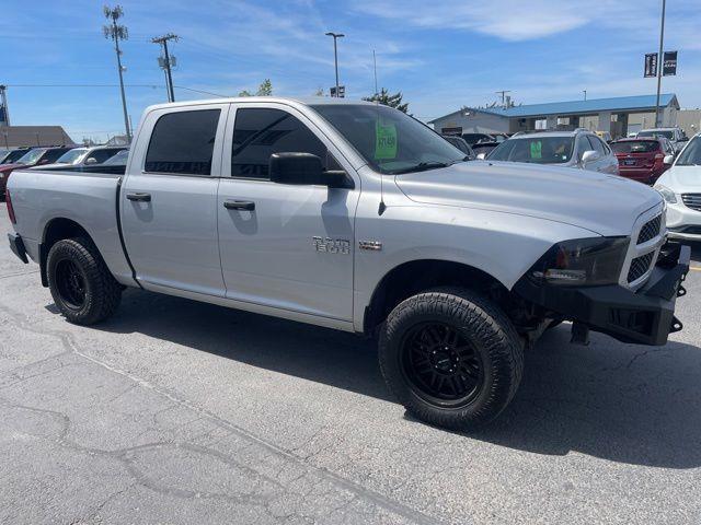 RAM 1500 Tradesman Crew Cab SWB 4WD 2017