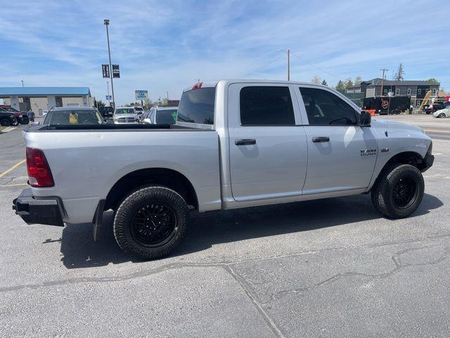 RAM 1500 Tradesman Crew Cab SWB 4WD 2017