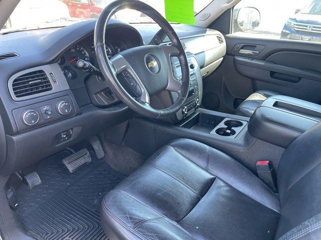 Chevrolet Suburban LT 1500 4WD 2012