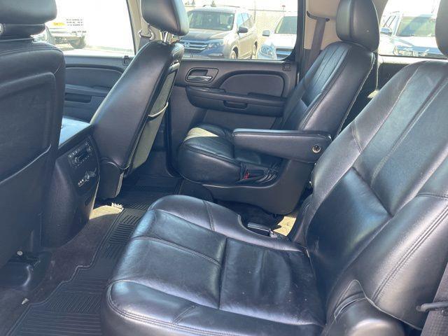 Chevrolet Suburban LT 1500 4WD 2012