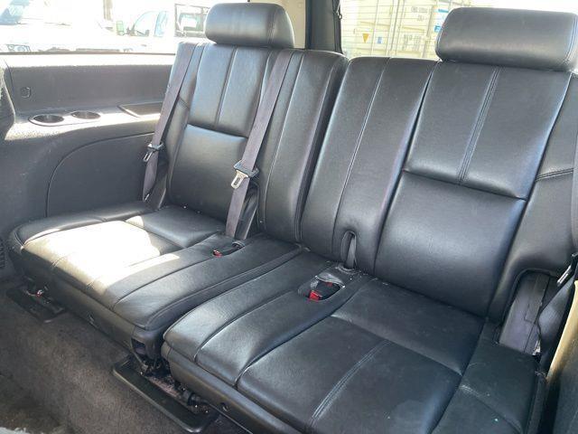 Chevrolet Suburban LT 1500 4WD 2012