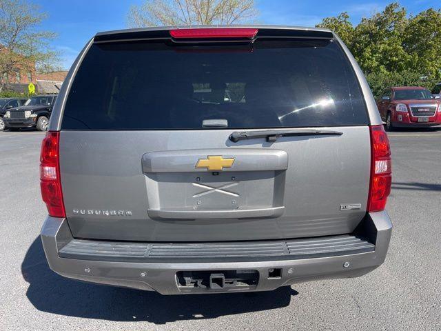 Chevrolet Suburban LT 1500 4WD 2012