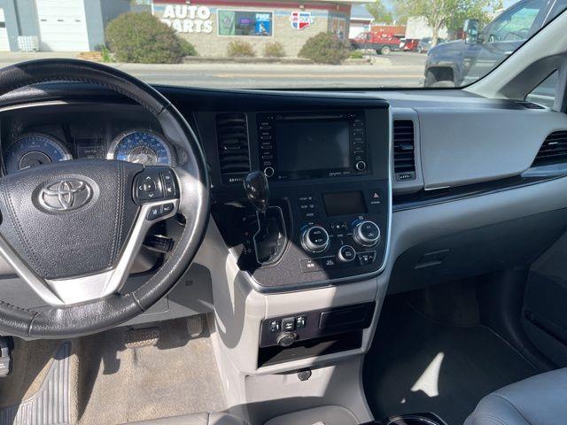Toyota Sienna XLE 7-Passenger AWD 2018