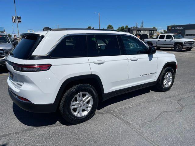 Jeep Grand Cherokee Laredo 4WD 2023