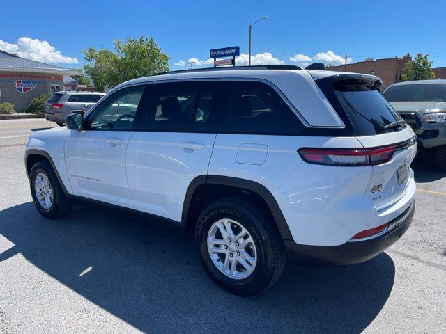 Jeep Grand Cherokee Laredo 4WD 2023