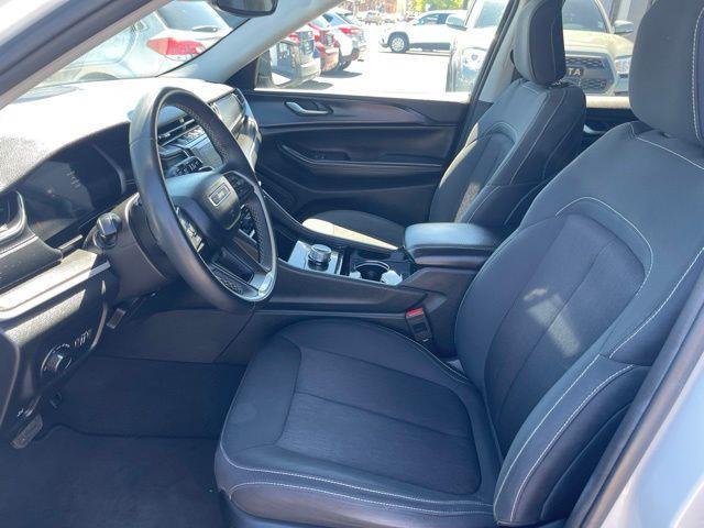 Jeep Grand Cherokee Laredo 4WD 2023