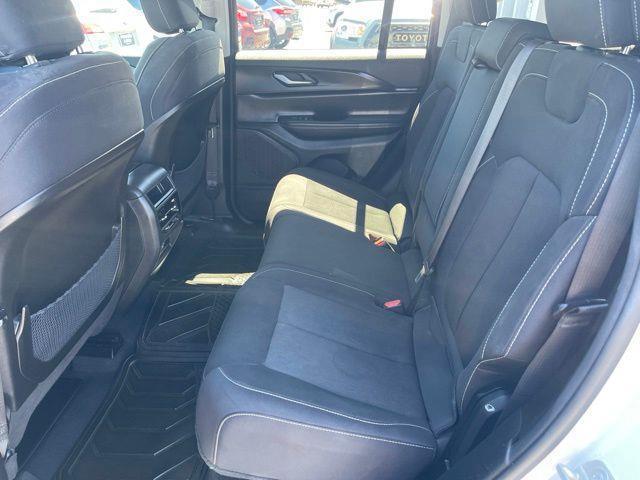 Jeep Grand Cherokee Laredo 4WD 2023