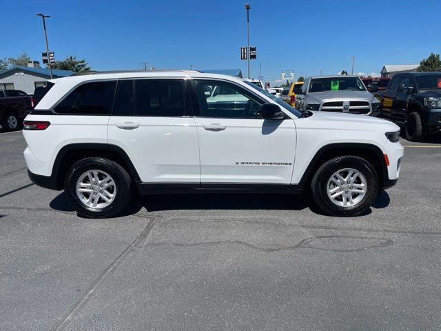 Jeep Grand Cherokee Laredo 4WD 2023