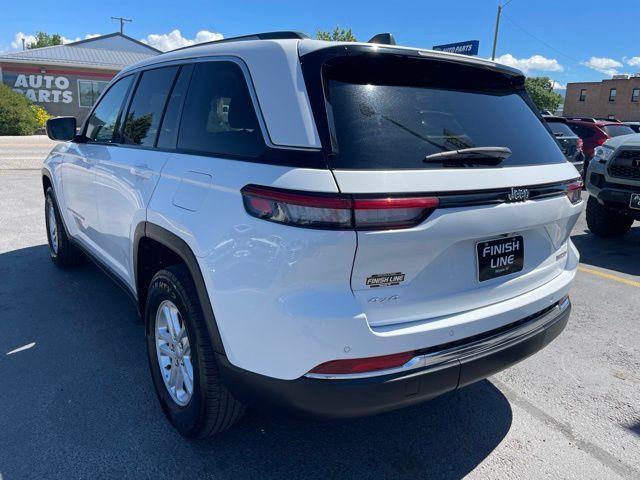 Jeep Grand Cherokee Laredo 4WD 2023