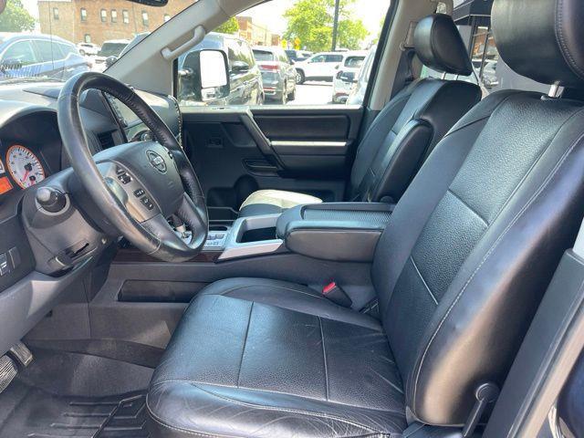 Nissan Titan SL Crew Cab 4WD 2013