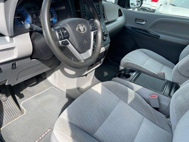 Toyota Sienna LE 7-Passenger AWD 2020