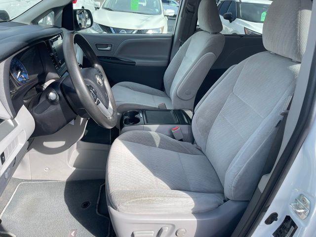 Toyota Sienna LE 7-Passenger AWD 2020