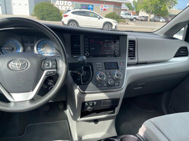 Toyota Sienna LE 7-Passenger AWD 2020