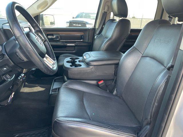 RAM 1500 Laramie Crew Cab 4WD 2016