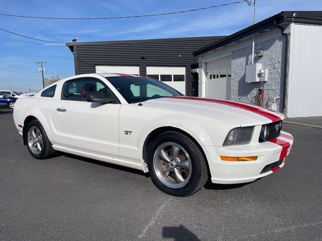 Ford Mustang GT Deluxe Coupe 2006