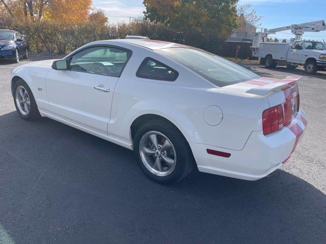 Ford Mustang GT Deluxe Coupe 2006