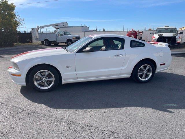 Ford Mustang GT Deluxe Coupe 2006