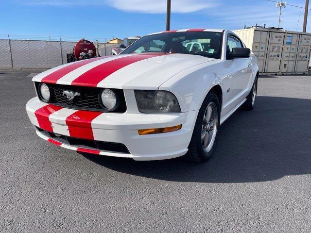 Ford Mustang GT Deluxe Coupe 2006