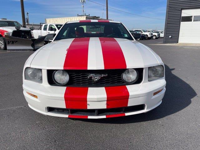 Ford Mustang GT Deluxe Coupe 2006