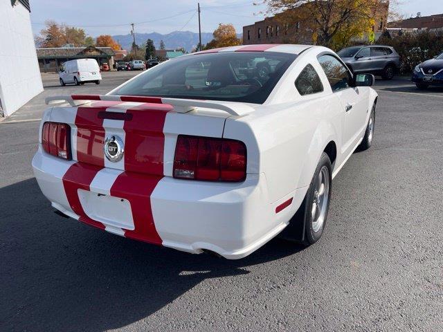 Ford Mustang GT Deluxe Coupe 2006
