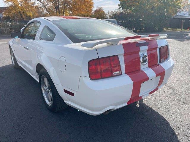 Ford Mustang GT Deluxe Coupe 2006