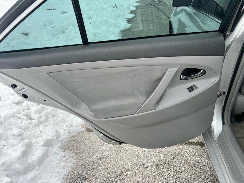 Toyota Camry SE 6-Spd MT 2010