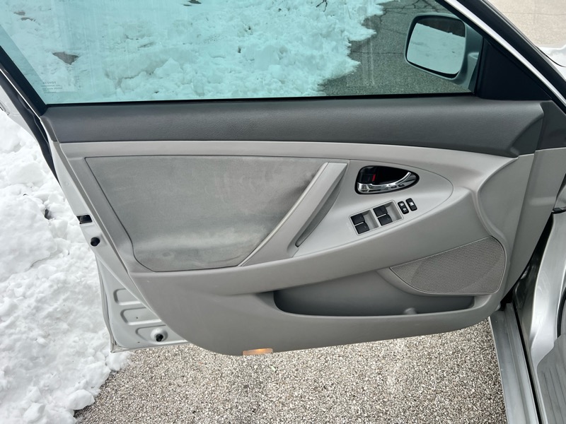 Toyota Camry SE 6-Spd MT 2010