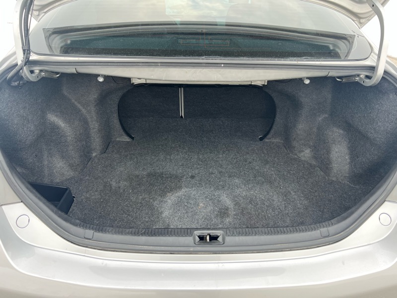 Toyota Camry SE 6-Spd MT 2010