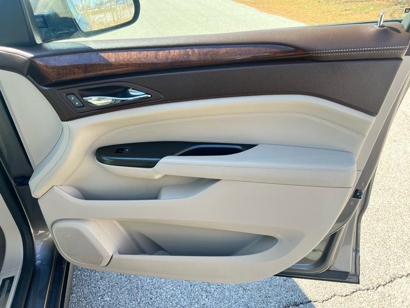 Cadillac SRX Luxury 2012