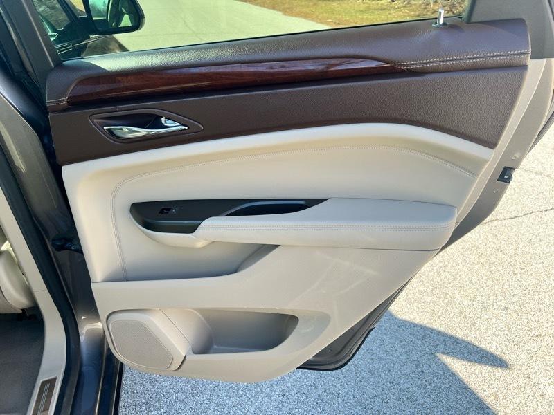 Cadillac SRX Luxury 2012