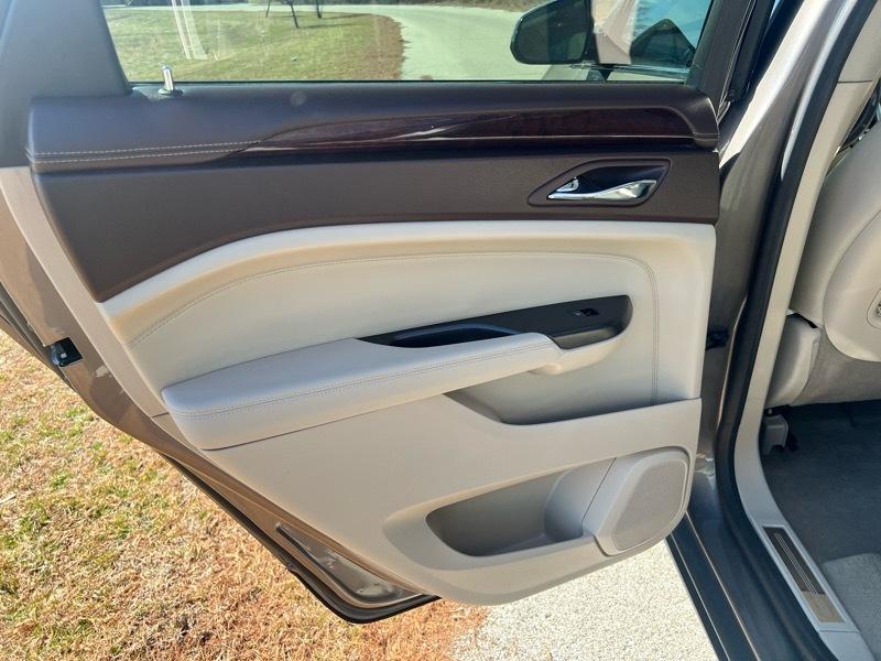 Cadillac SRX Luxury 2012