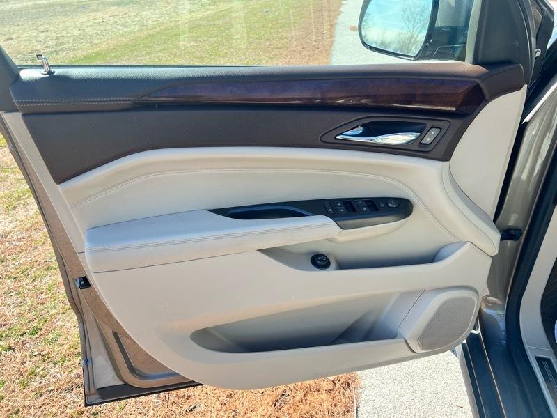 Cadillac SRX Luxury 2012