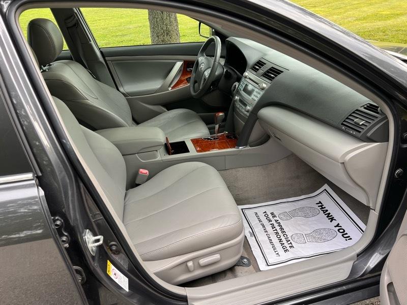 Toyota Camry LE V6 6-Spd AT 2009