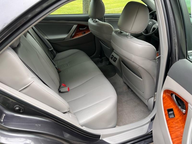 Toyota Camry LE V6 6-Spd AT 2009