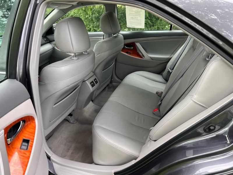 Toyota Camry LE V6 6-Spd AT 2009