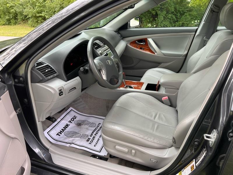 Toyota Camry LE V6 6-Spd AT 2009