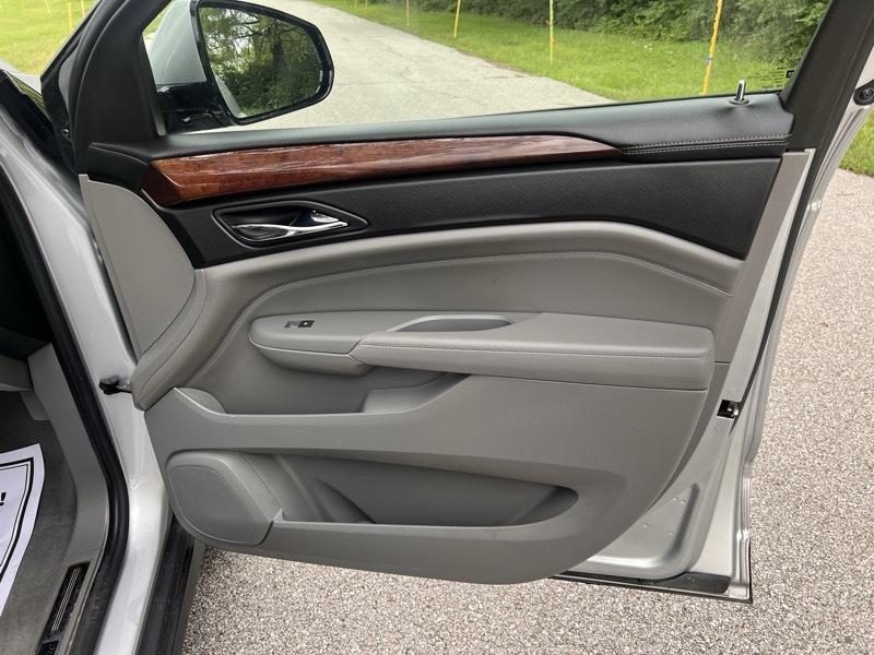 Cadillac SRX Luxury Collection 2011