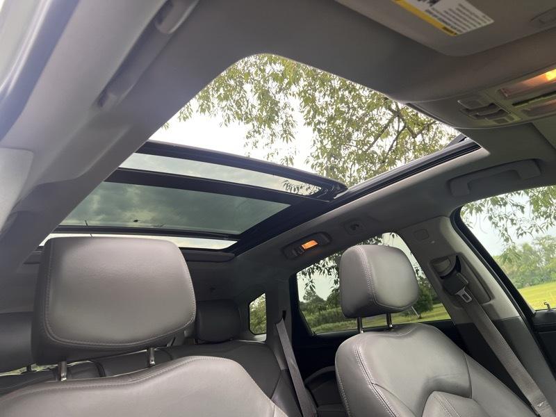 Cadillac SRX Luxury Collection 2011