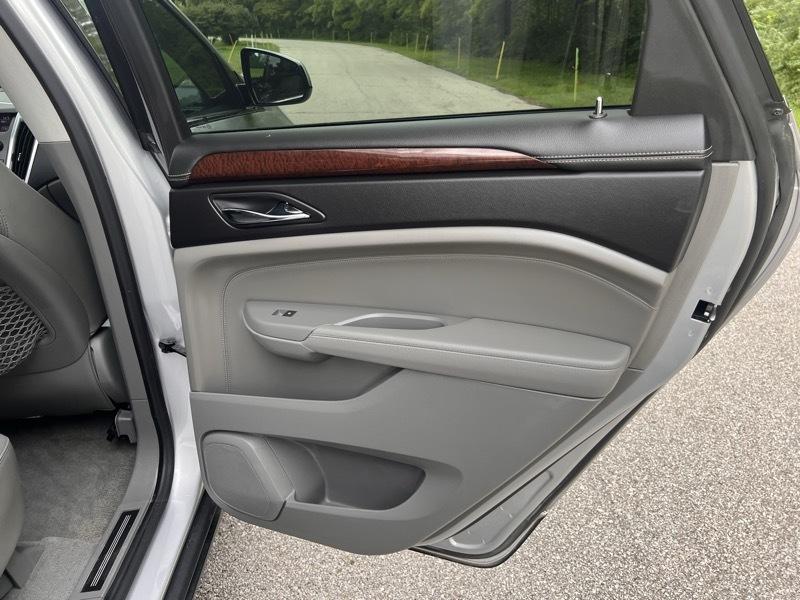 Cadillac SRX Luxury Collection 2011