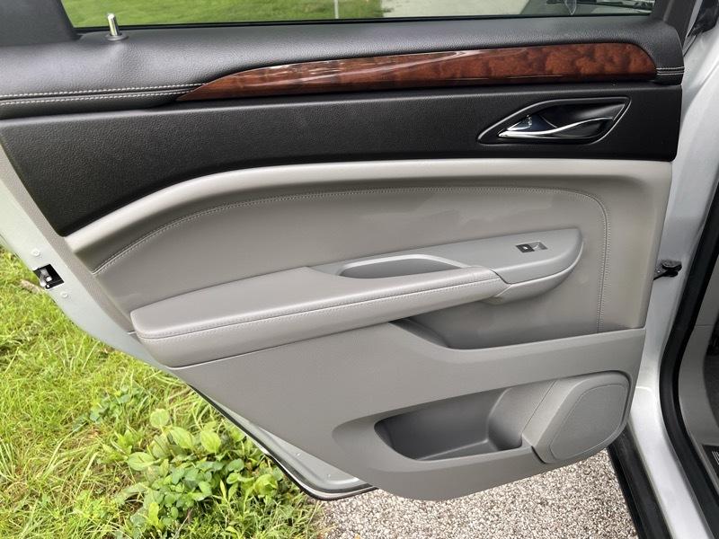 Cadillac SRX Luxury Collection 2011