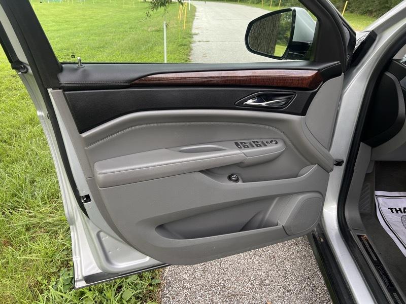 Cadillac SRX Luxury Collection 2011