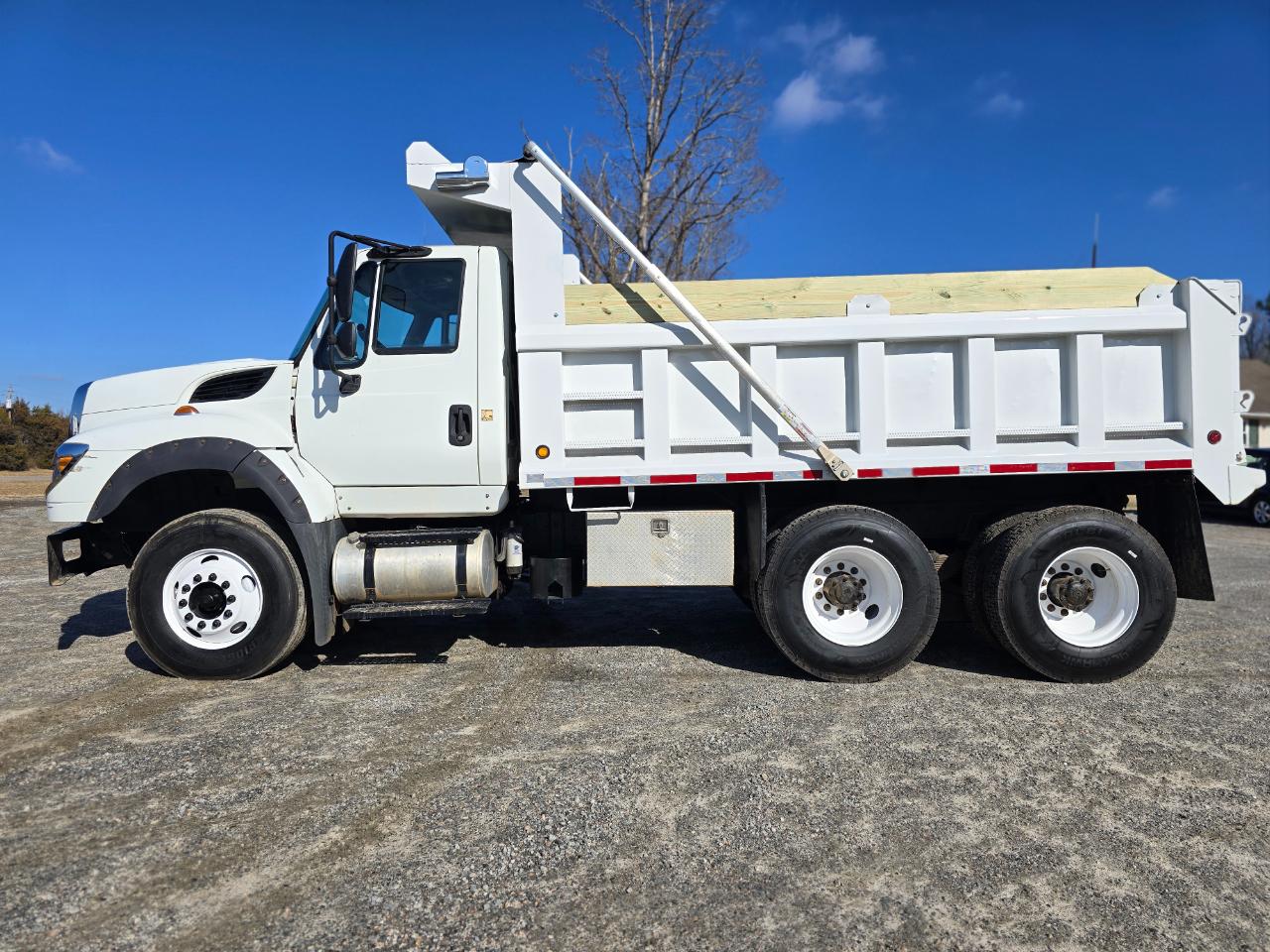 International 7600  2012