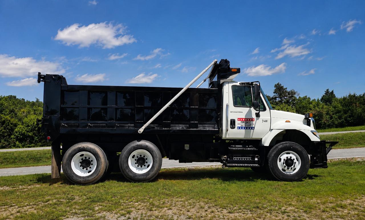 International 7400  2007