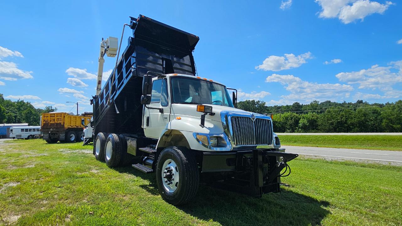 International 7400  2007