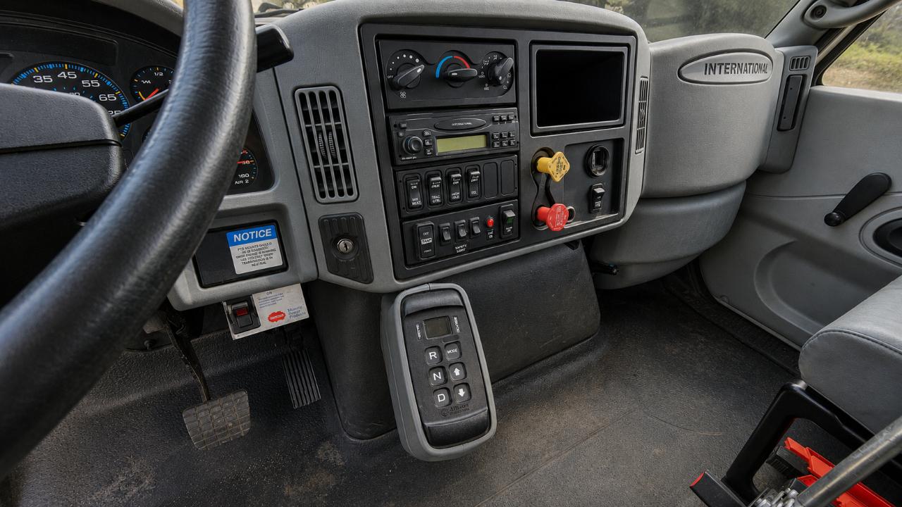 International 7400  2007