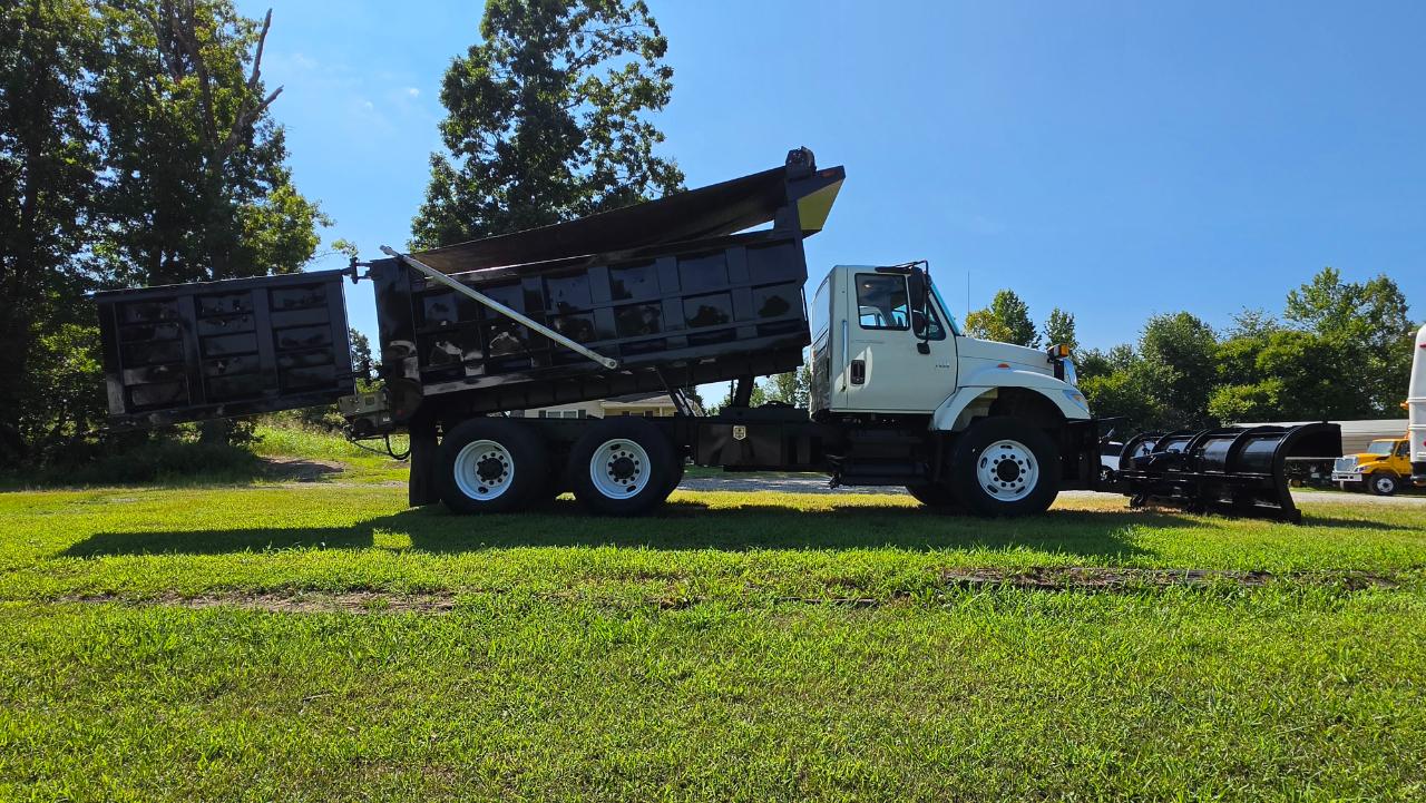 International 7400  2007