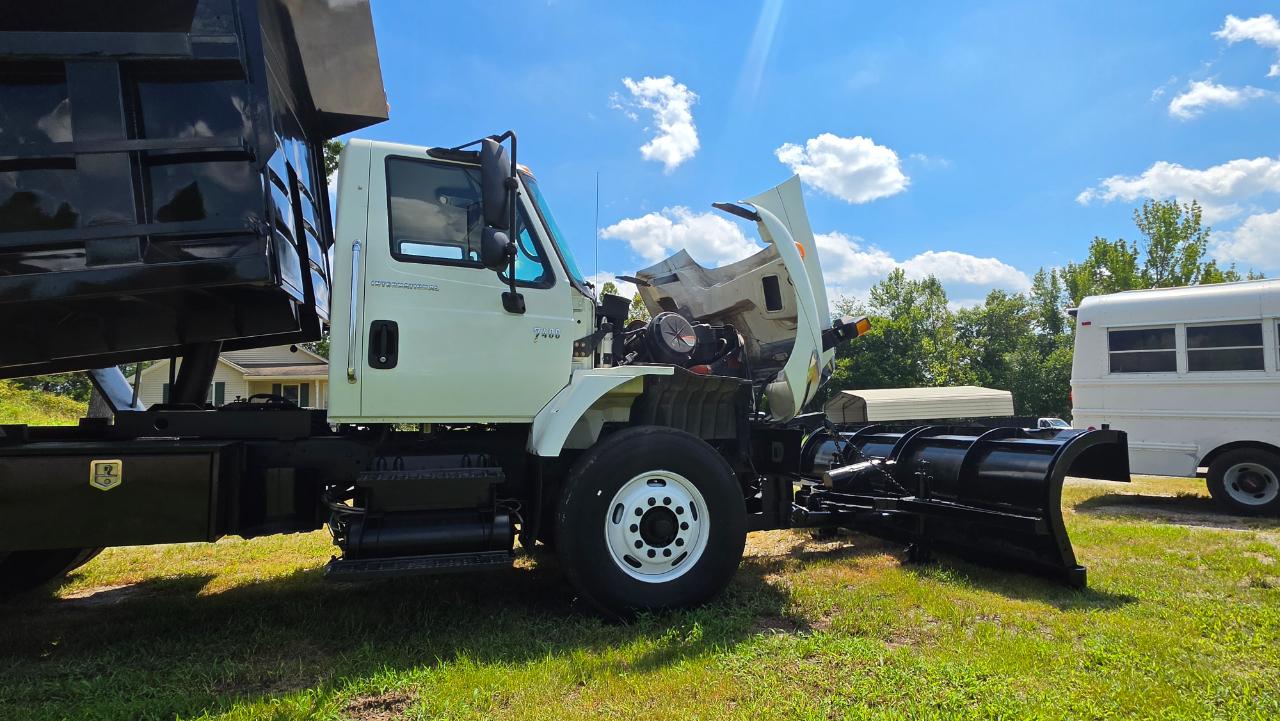 International 7400  2007